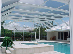 остекление бассейна со стеклянной крышей